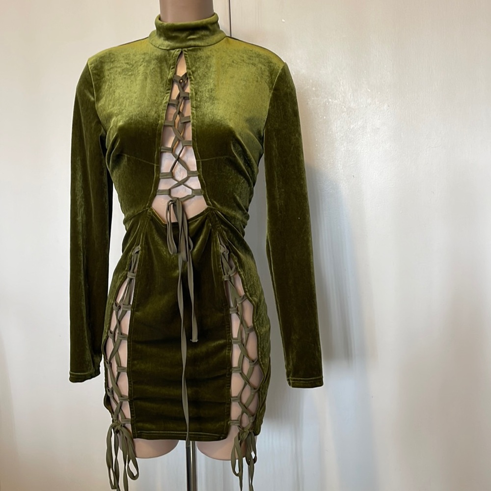 PRETTY little thing Long sleeve LACED green color VELVET  womens Mini DRESS  6”